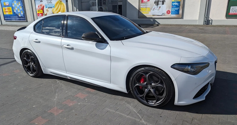 Alfa Romeo Giulia cena 133000 przebieg: 57000, rok produkcji 2019 z Zawiercie małe 407
